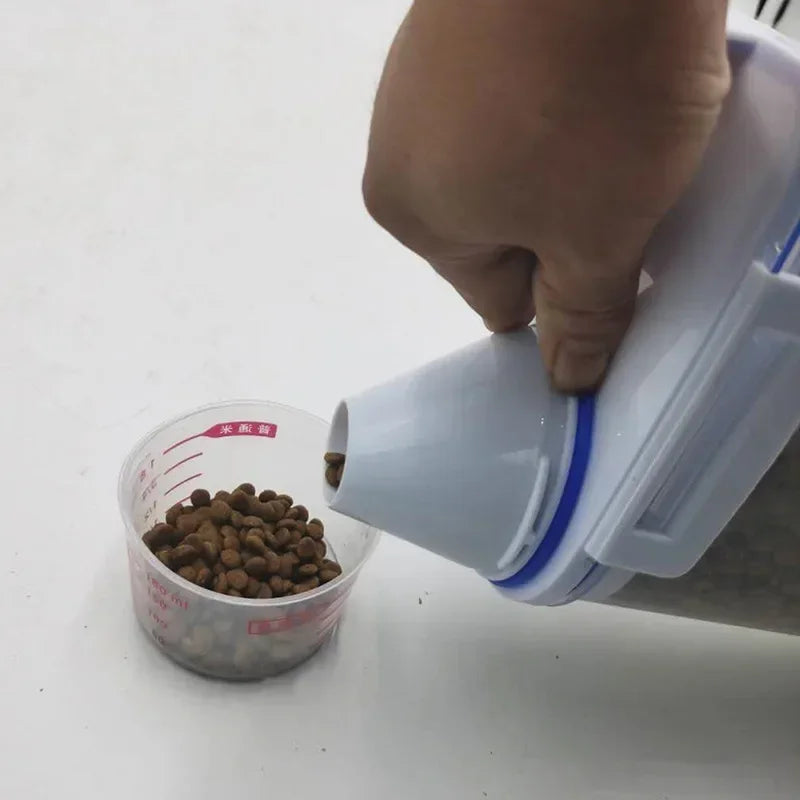 Pawfectly Moisture-Proof Pet Food Storage Pail with Measuring Cup 🐾🥣